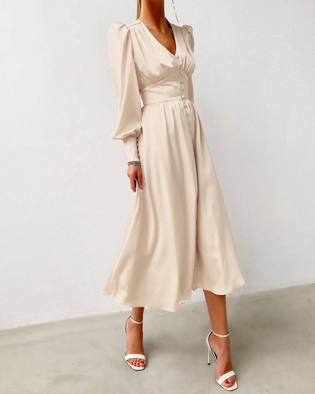 Robe Midi Femme - Col V Boutonné - Manches Longues Bouffantes - Coupe Évasée Fluide