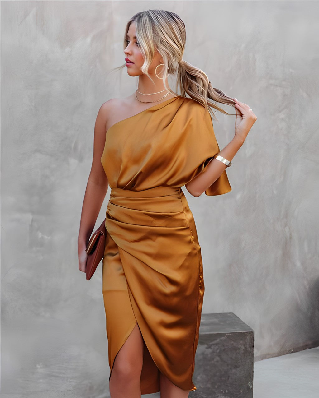 Robe Femme - Satin Élégant - Coupe Cintrée - Une Épaule - Ourlet Asymétrique