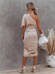 Robe Femme - Satin Élégant - Coupe Cintrée - Une Épaule - Ourlet Asymétrique